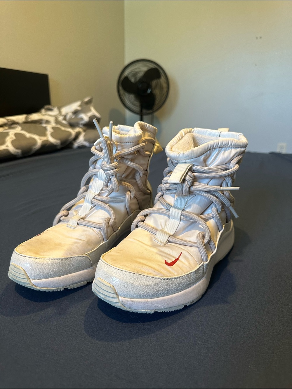 Crème Nike Tanjun High Rise Puffer Sneaker Boots